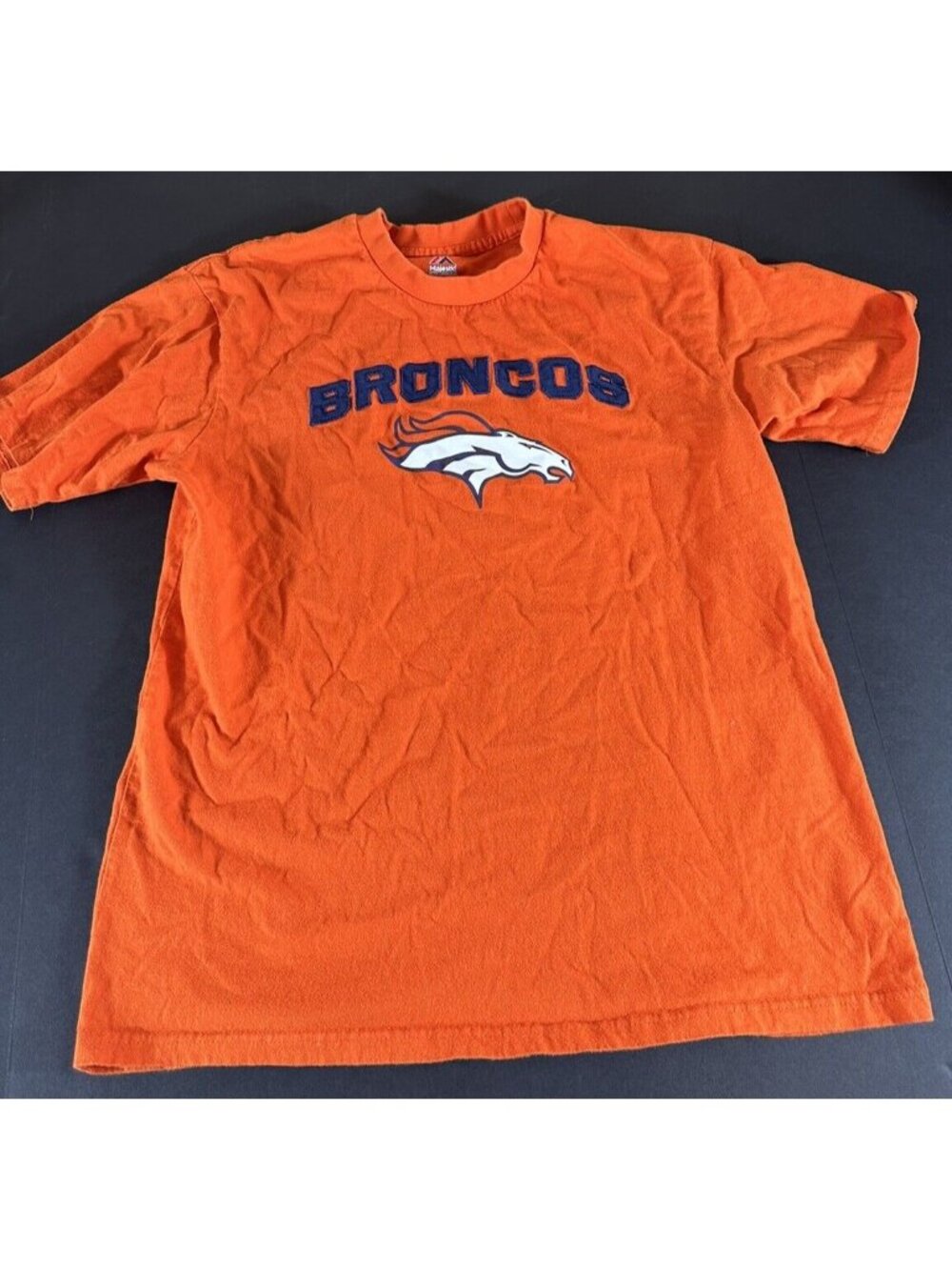 Denver Broncos Football Orange Men's Majestic T-Shirt L raised lettering